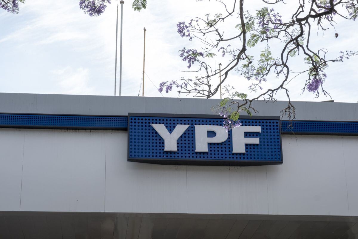 Una gasolinera de YPF S.A. en Buenos Aires, Argentina, el martes 21 de noviembre de 2023. Fotógrafa: Erica Canepa/Bloomberg