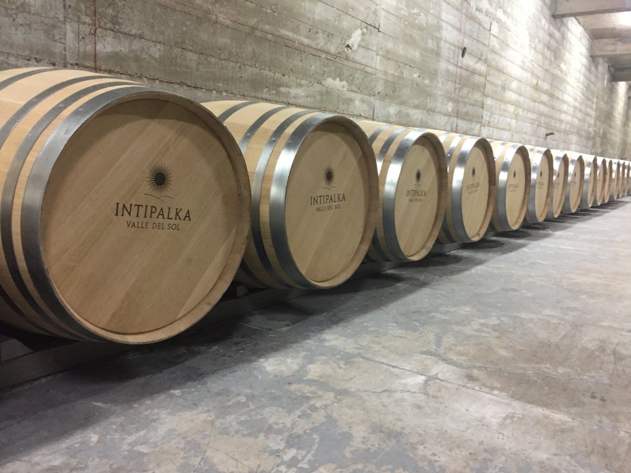 Tras una década de evolución, el vino peruano entra en una fase decisiva. Entre criollas, blends y cepas globales, las bodegas exploran caminos distintos para definir su lugar en el mercado.