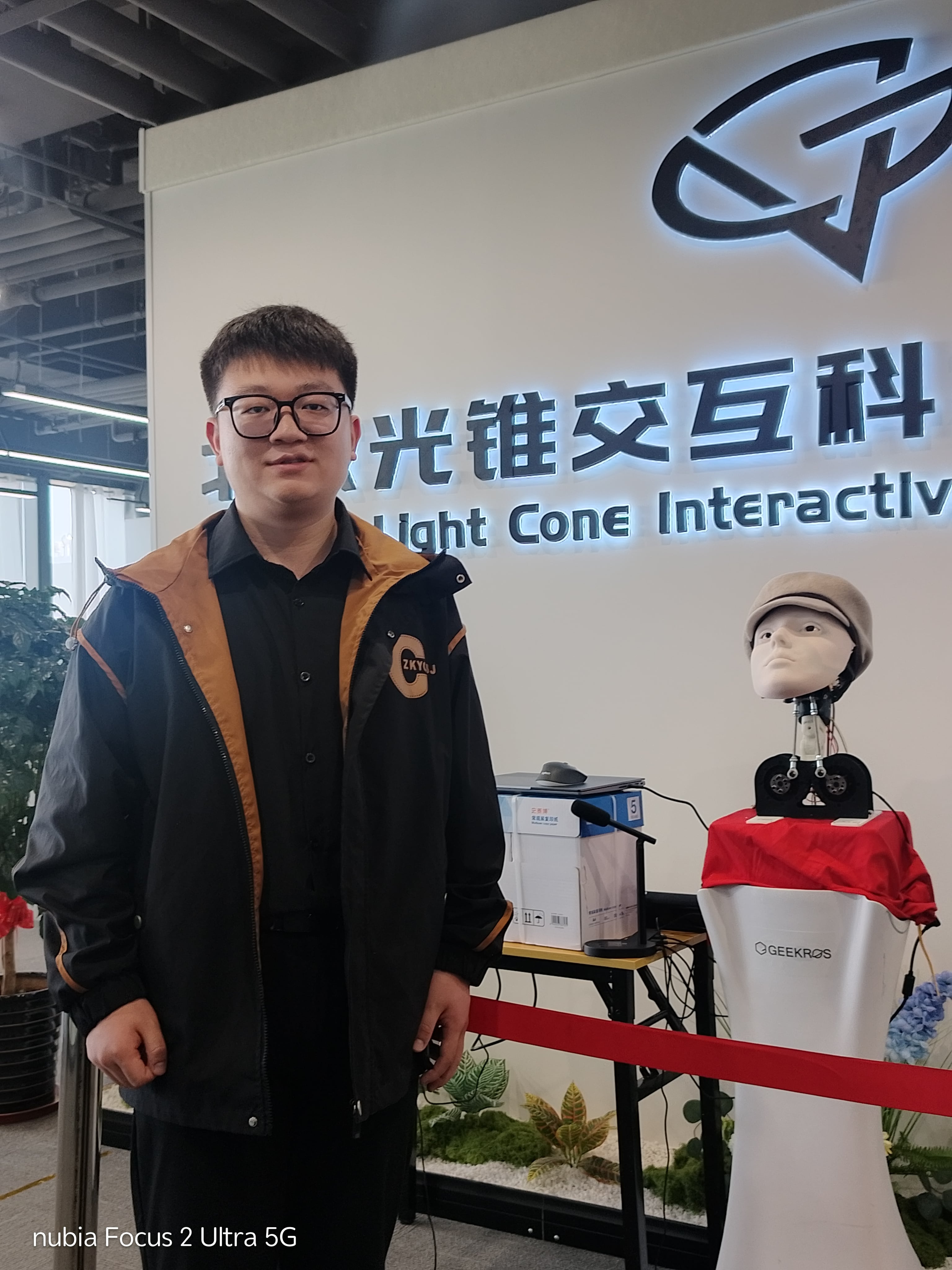 El CEO Liu Zikang impulsa la expansión internacional de robots emocionales hacia Medio Oriente y Estados Unidos, con América Latina como mercado potencial. (Foto: EC)