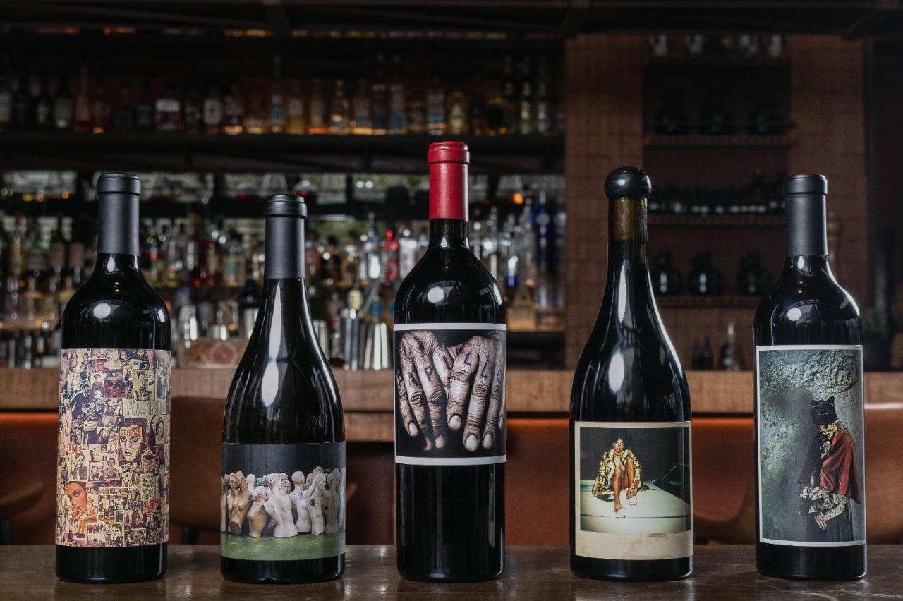 Orin Swift fue fundada en 1998 por el innovador enólogo David Phinney, con un enfoque creativo y emocionante por la innovación de vinos que lo ha convertido en una marca de lujo multinacional con un gran número de seguidores.