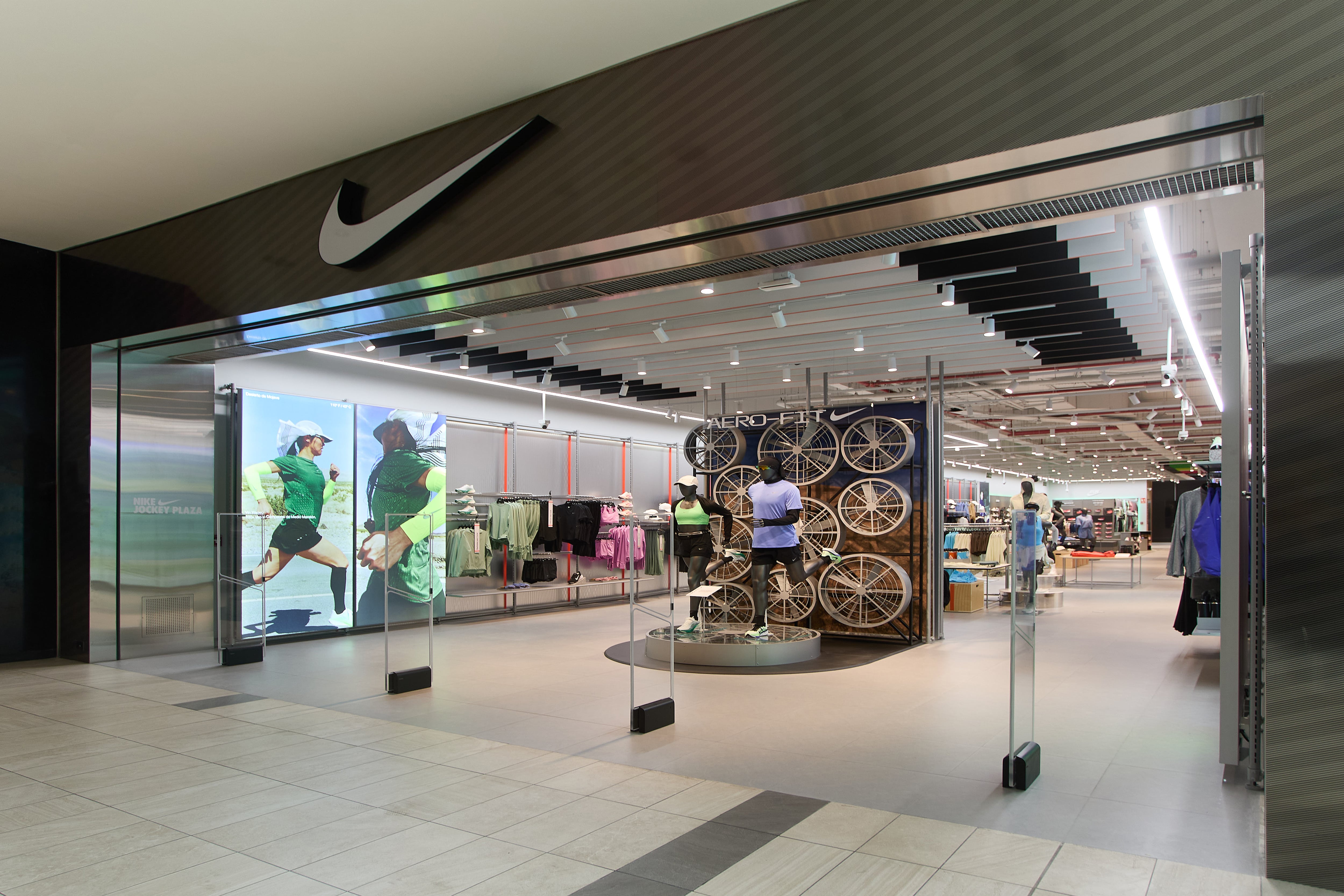La tienda Nike Rise 2.0 supera los 700 m² y es la más grande de la marca en Lima. Foto: Nike.