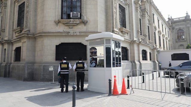 Fiscalía y Diviac llegan a Palacio de Gobierno para  revisar documentos reservados
