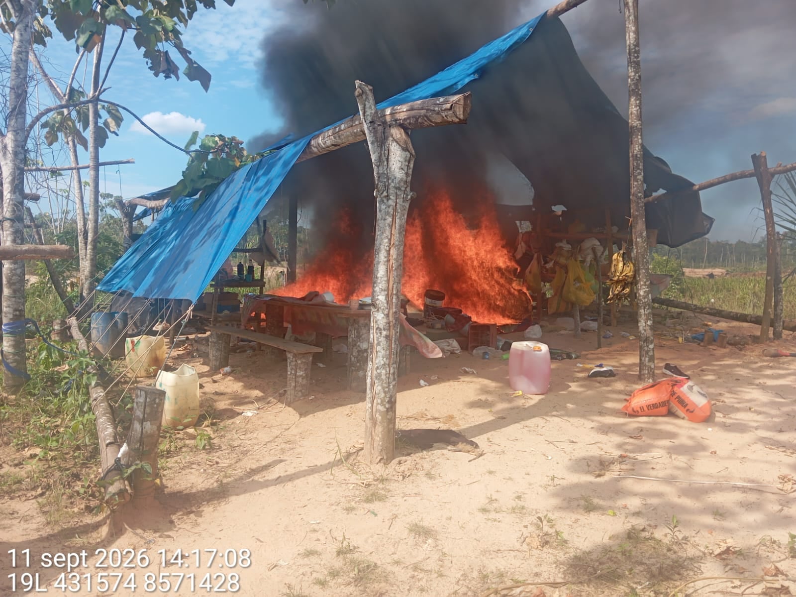 El Mindef resaltó que la acción militar se dirigió contra la infraestructura y recursos logísticos de la minería ilegal en esta zona de la Amazonía. Foto: Mindef