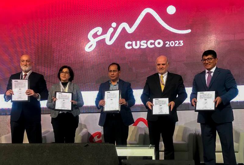 Gremios firmaron la Declaración de Cusco con el objetivo de promover la inclusión financiera y educación financiera. (Foto: SIM Cusco 2023)