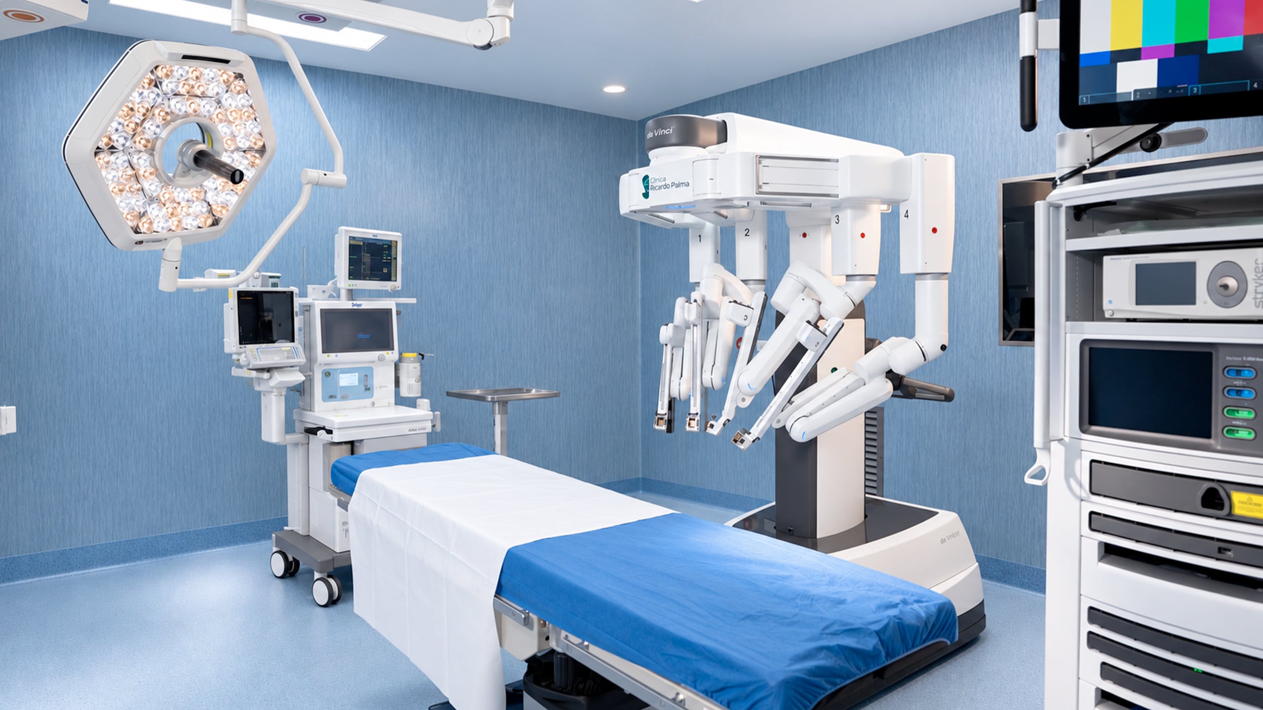 La Clínica Ricardo Palma incorpora tecnología médica avanzada, como la cirugía robótica Da Vinci, para fortalecer la precisión y las capacidades de sus profesionales.