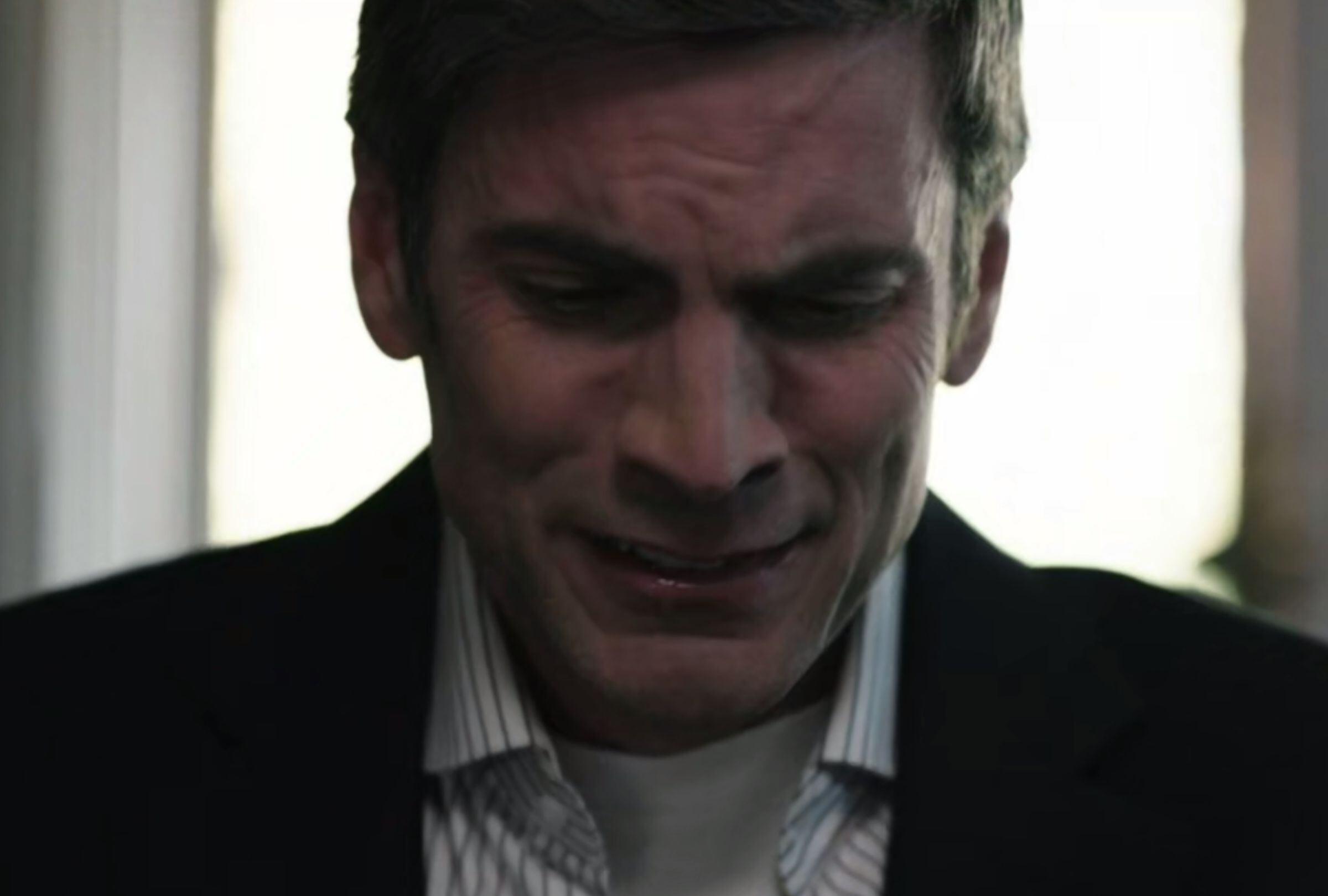 Jamie Dutton lamentando la muerte de Sarah Atwood en la quinta temporada "Yellowstone"(Foto: Paramount)