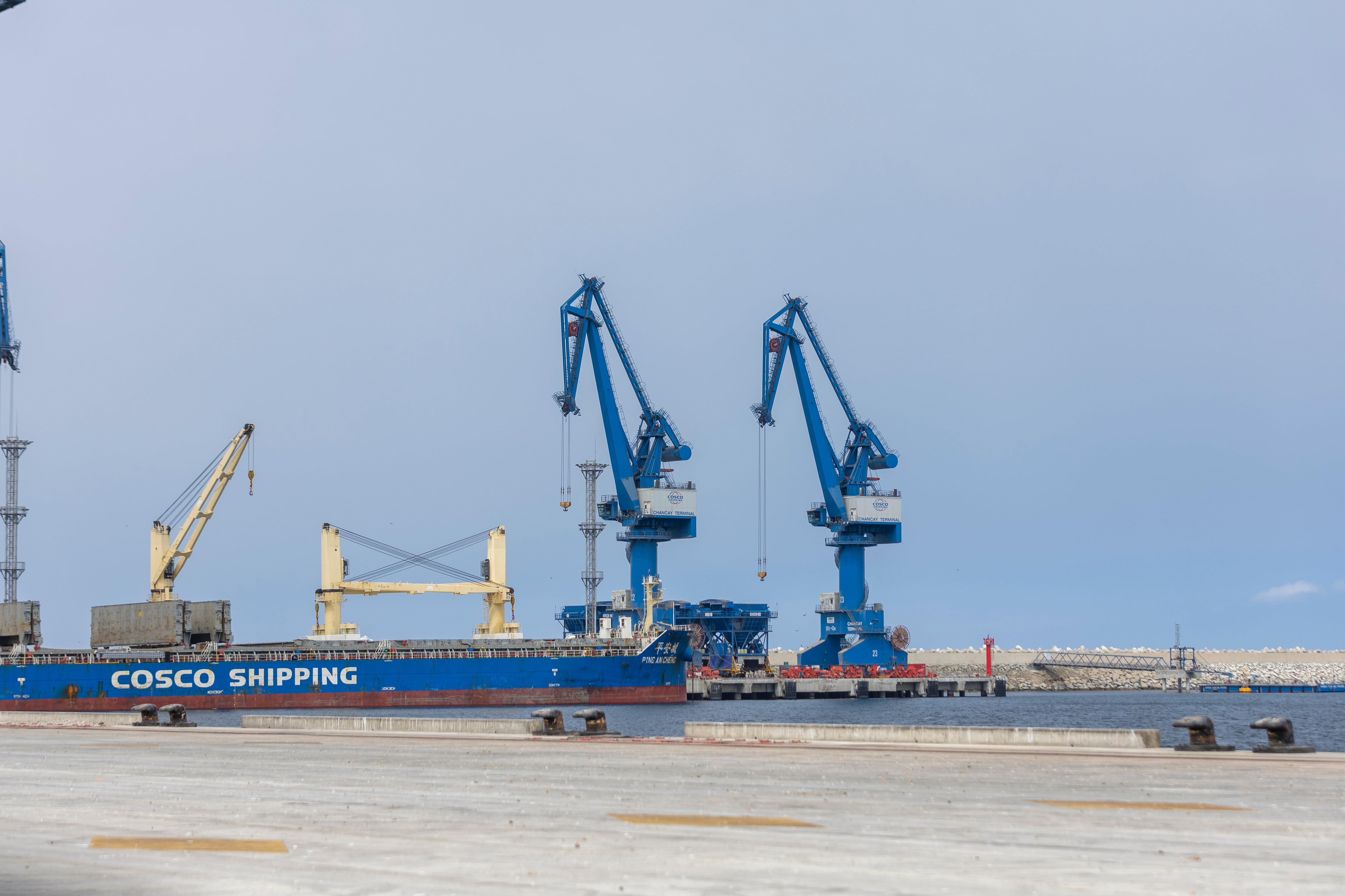 La infraestructura portuaria es operada por la empresa china COSCO Shipping y constituye uno de los principales proyectos logísticos del país. (Fotos: Mario Zapata N. / @photo.gec)