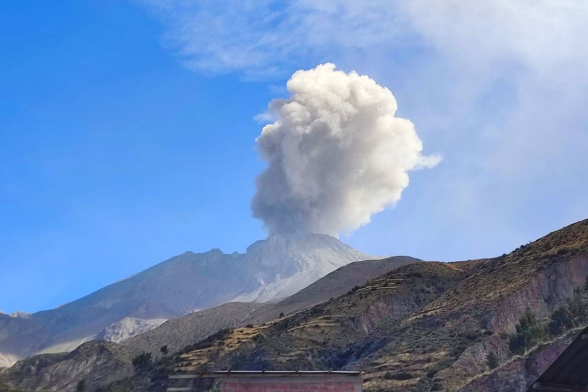 Minsa entregará entregará respiradores y lentes a personal de salud afectado por volcán Ubinas. Foto: GEC