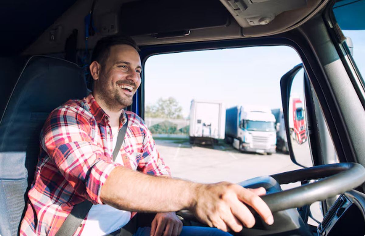 El conductor de camión propietario/operador tiene uno de los trabajos con mejor sueldo este 2026 (Foto: Freepik)