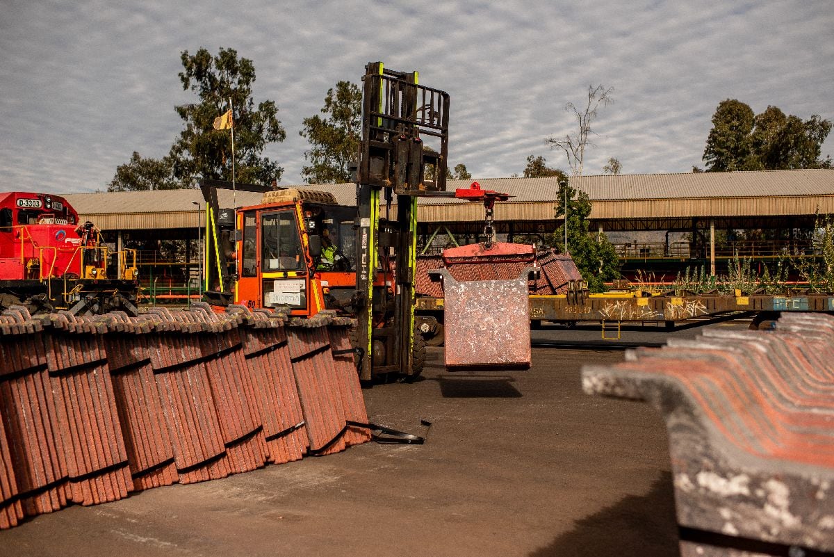 Ánodos de cobre se cargan para su envío en la planta de Codelco El Olivar (ETEO) en El Olivar, Chile, el miércoles 2 de abril de 2025. Fotógrafo: Cristóbal Olivares/Bloomberg
