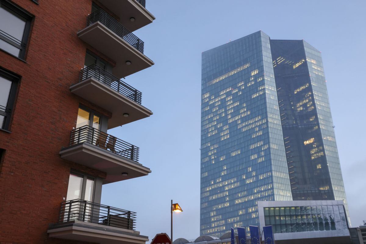 Un bloque de apartamentos residenciales cerca de la sede del Banco Central Europeo (BCE) en Frankfurt, Alemania, el jueves 15 de diciembre de 2022. Foto: Bloomberg