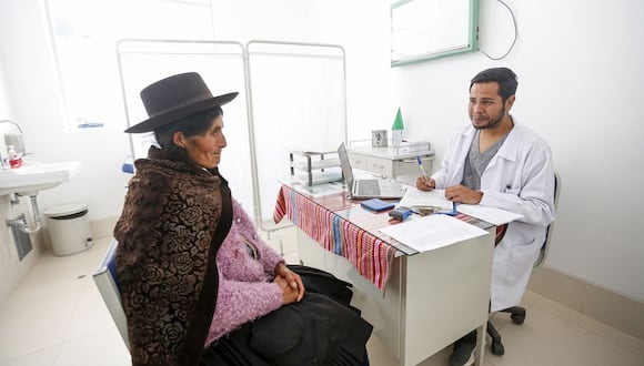 Más de 20,000 profesionales de la salud realizarán Serums para atender a poblaciones vulnerables. (Foto: Andina)