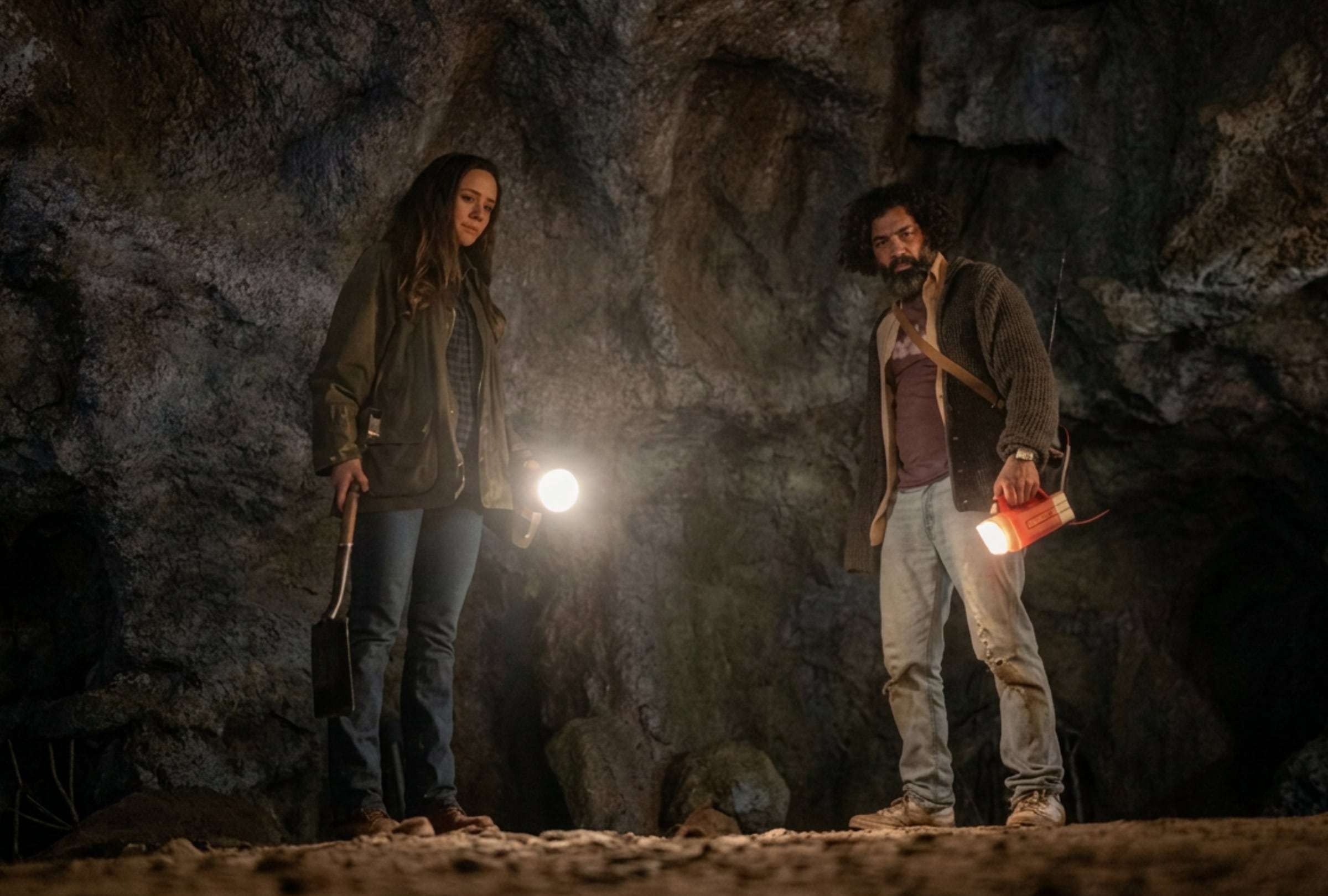 Tabitha Matthews, interpretada por Catalina Sandino Moreno, y Jade Herrera, a quien le da vida David Alpay, en la temporada 4 de la serie "From" (Foto: MGM International TV Productions)