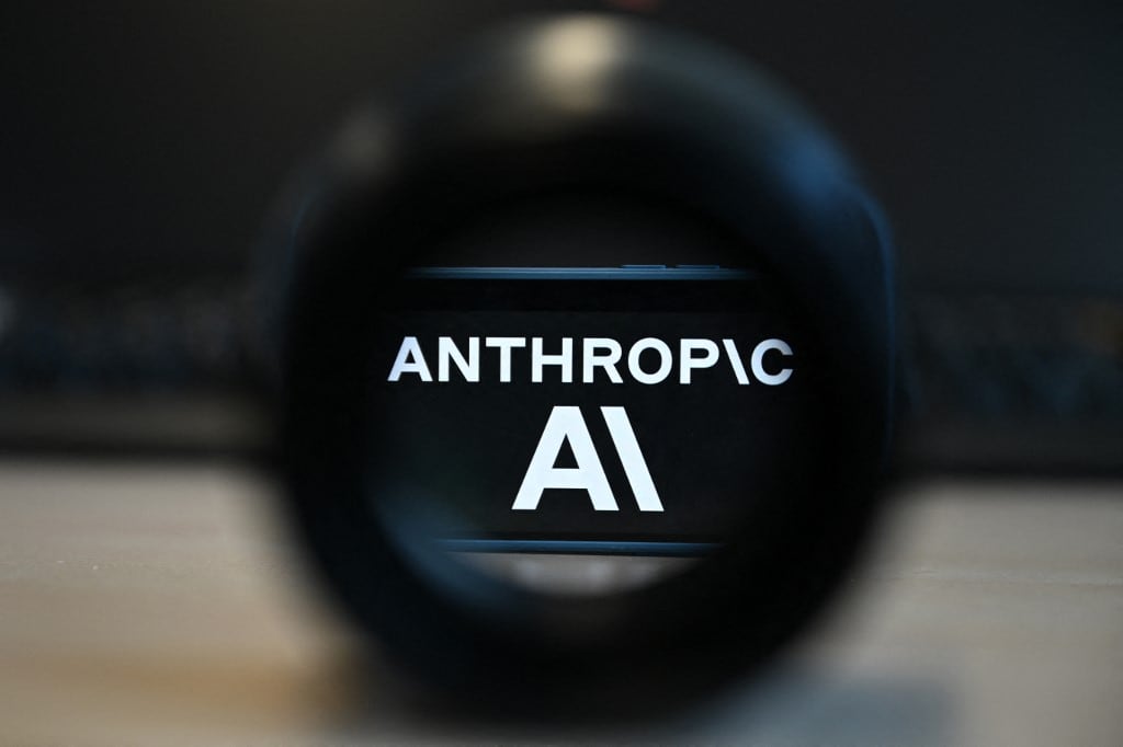Esta fotografía muestra el logotipo de Anthropic, la empresa estadounidense de investigación y seguridad en inteligencia artificial, en la pantalla de un teléfono inteligente en Bruselas el 10 de junio de 2026. (Foto de Nicolas TUCAT / AFP)