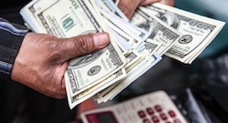 Inversiones en dólares se desvalorizaron en Perú este año, ¿quiénes pierden más?