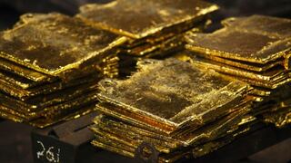 Oro sube desde mínimos de seis meses por toma de ganancias y debilidad del dólar