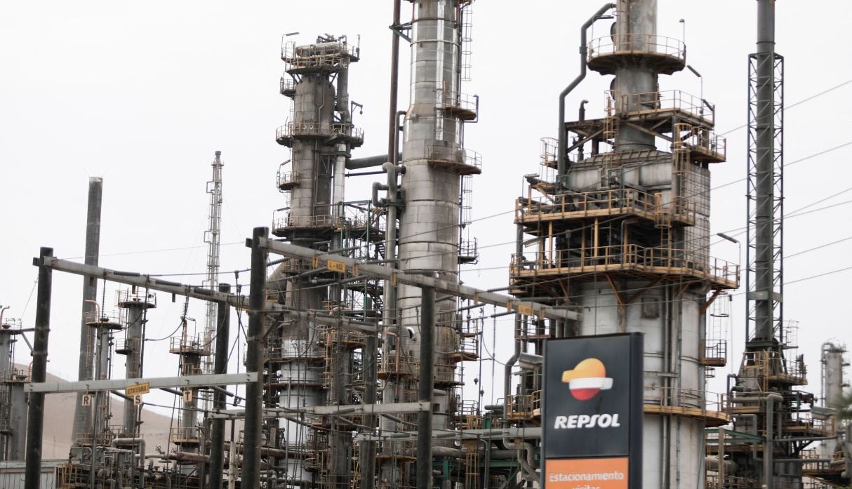 La Pampilla, refinería de Repsol. Según el Osinergmin, se verificaron las condiciones operativas y de seguridad tras el vertimiento de crudo. Foto: REUTERS/Angela Ponce