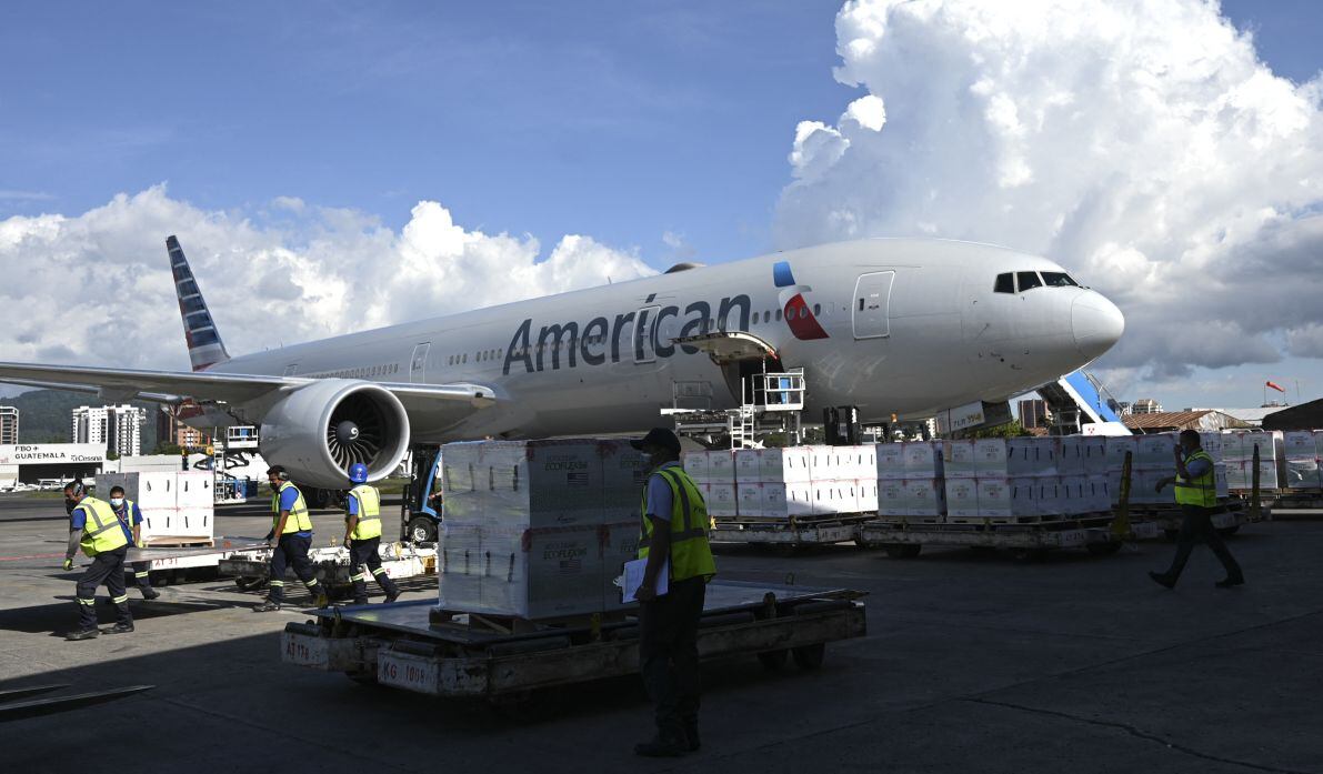 El fin de alianza con American Airlines es una de las razones por la que se reducirán los vuelos (Foto: Johan Ordonez / AFP)