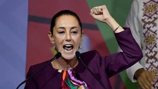 Sheinbaum plantea renegociar la deuda de Pemex y un plan de energías renovables