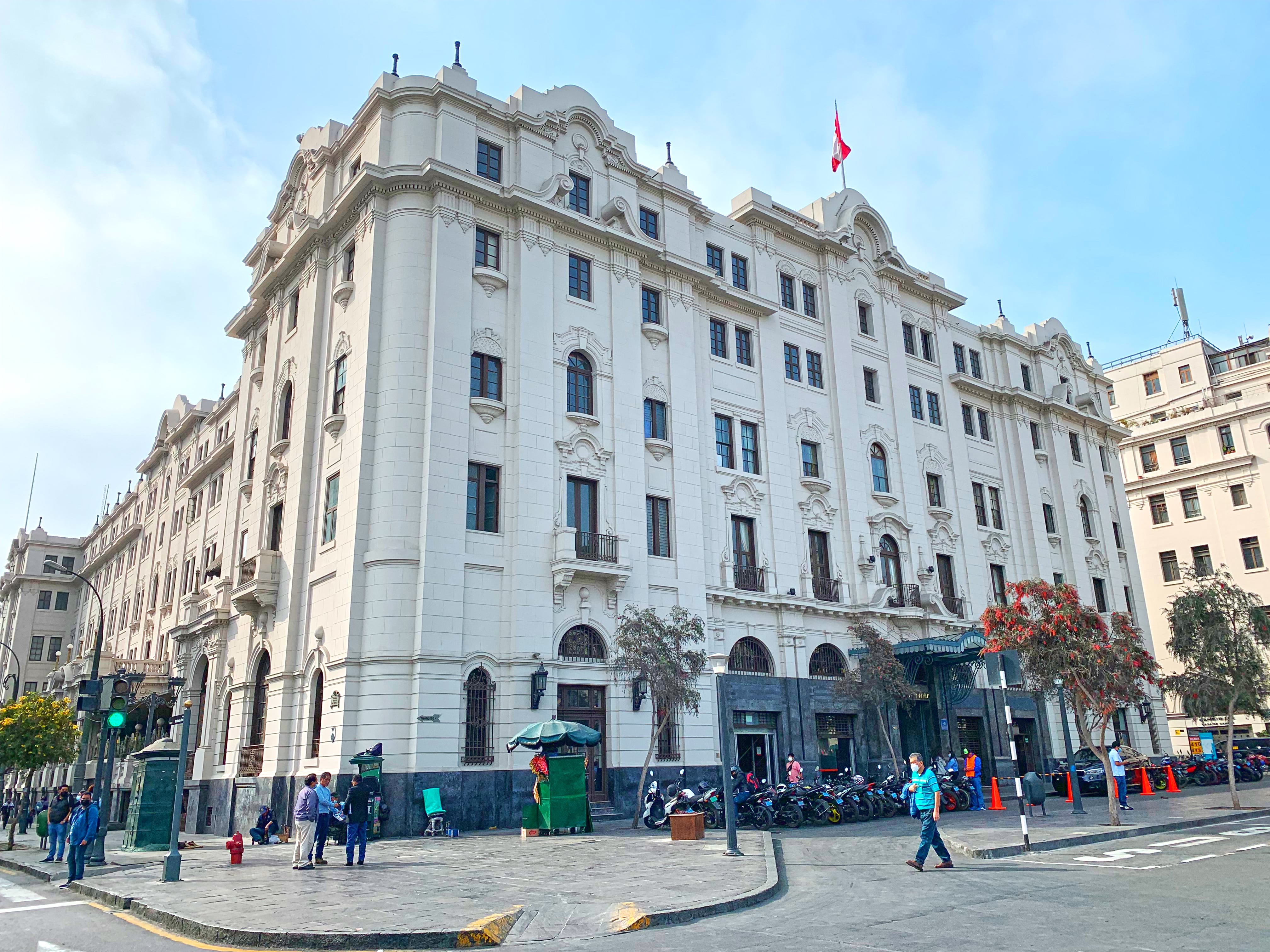 El hotel desde su creación se llamó “Gran Hotel Ayacucho”, pero no fue hasta que el presidente Augusto B. Leguía que se dio cuenta que la palabra Ayacucho significaba “rincón de los muertos”, así que pidió que tenga el hombre de libertador. (Foto: Difusión)