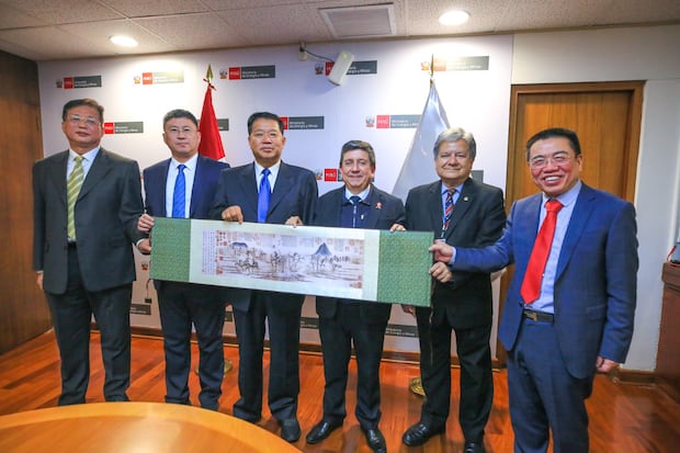 Minera china Jinzhao Mining reafirma compromiso de viabilizar proyecto Pampa de Pongo en Arequipa.