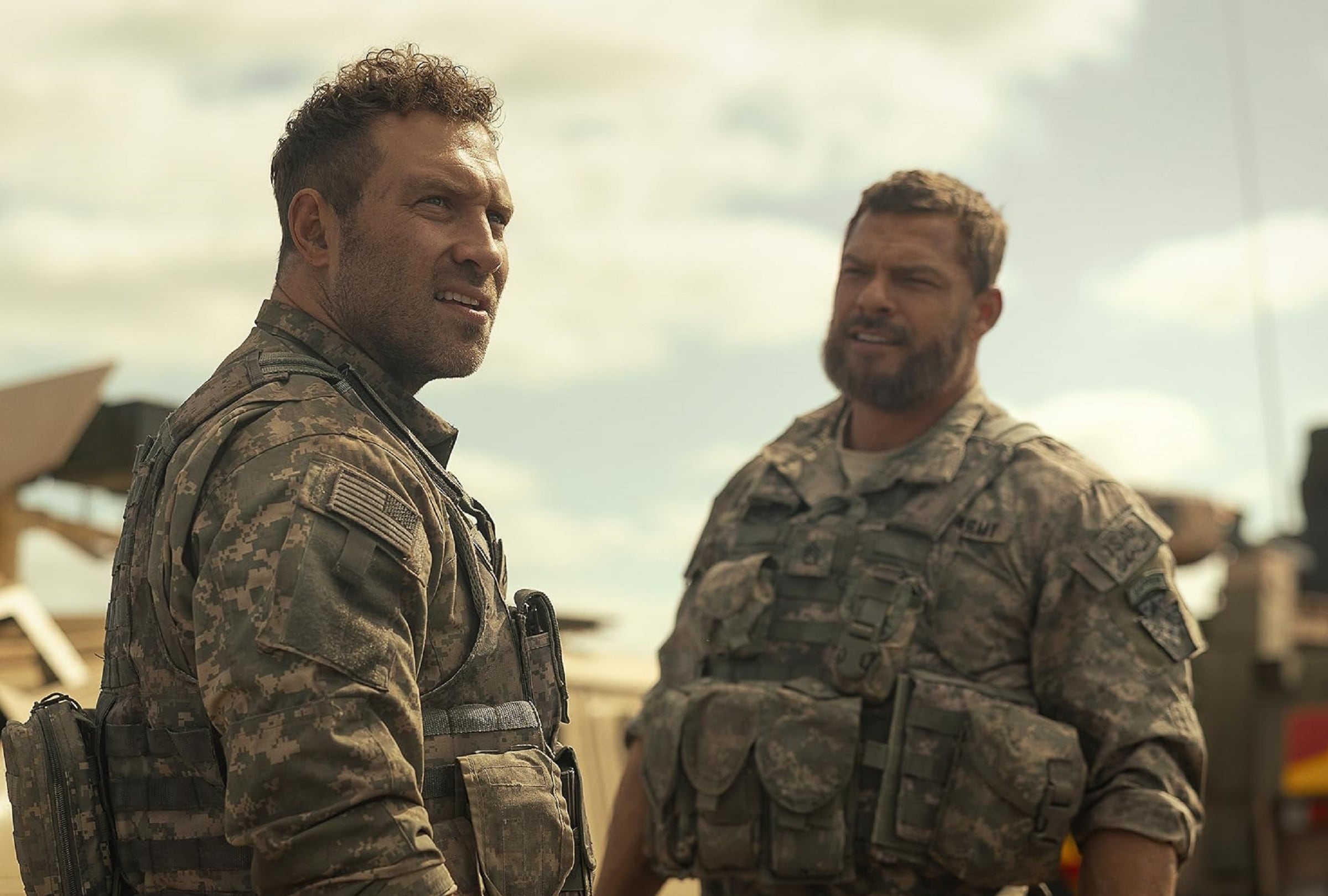 Jai Courtney y Alan Ritchson deben sobrevvir a la última prueba en la película de acción y ciencia ficción "Máquina de guerra" (Foto: Netflix)