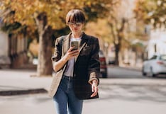 Ni siquiera para ver la hora: la ciudad de EE.UU. donde mirar el celular al cruzar puede salir caro