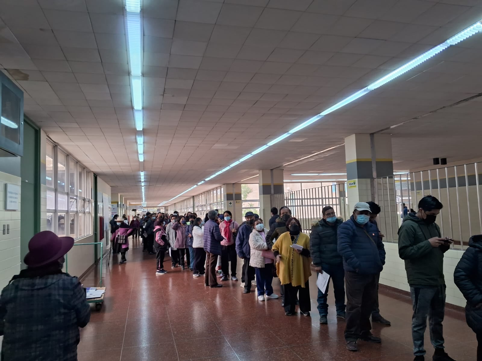 Este deterioro ocurre en paralelo a una expansión acelerada del gasto en planillas en todo el Estado.