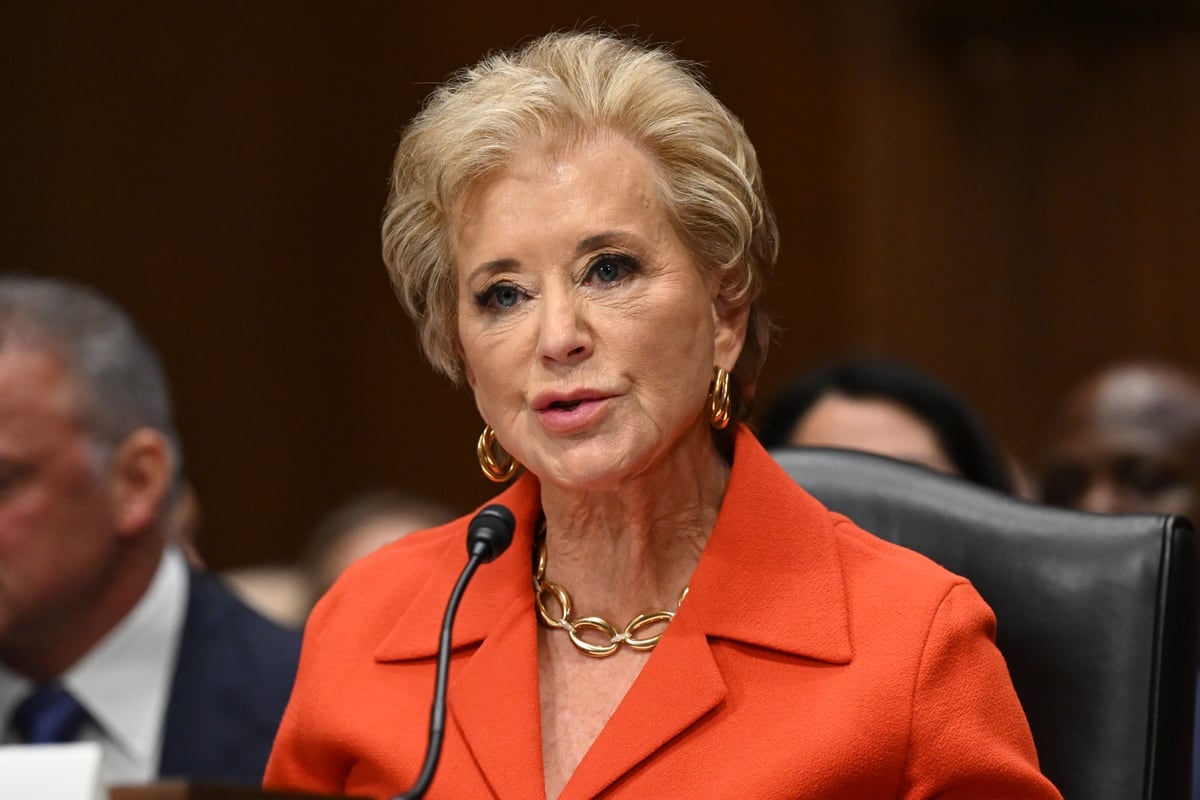 Linda McMahon defiende el despido de más de 1,300 colaboradores del Departamento de Educación (Foto: Saul Loeb / AFP)