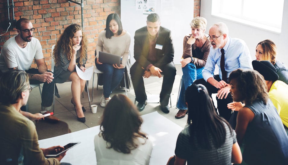 Hace más de 2000 años, Aristóteles describió una fórmula sobre cómo dominar el arte de la persuasión en su obra Retórica. Muchos grandes comunicadores la han utilizado a lo largo de la historia para ofrecer algunos de los discursos y presentaciones más influyentes, y compartir sus ideas con el mundo.