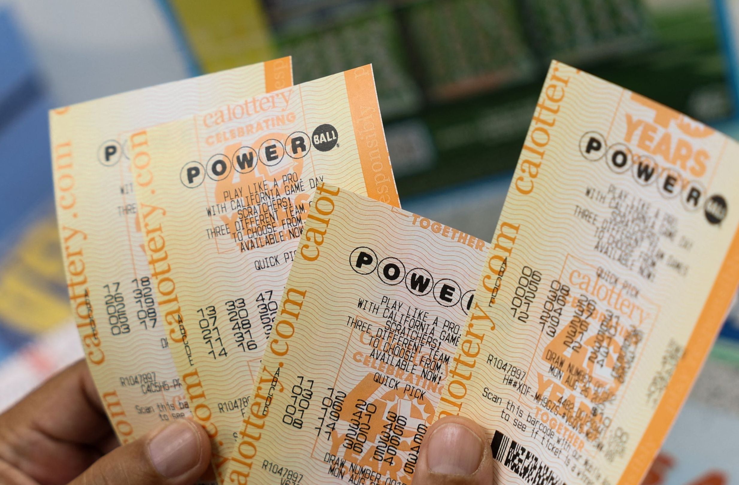Los plazos límite para la venta de boletos del Powerball varían según la jurisdicción. (Foto: Patrick T. Fallon / AFP)