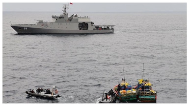 Armada de Chile capturó dos embarcaciones peruanas con pesca ilegal (FOTOS)