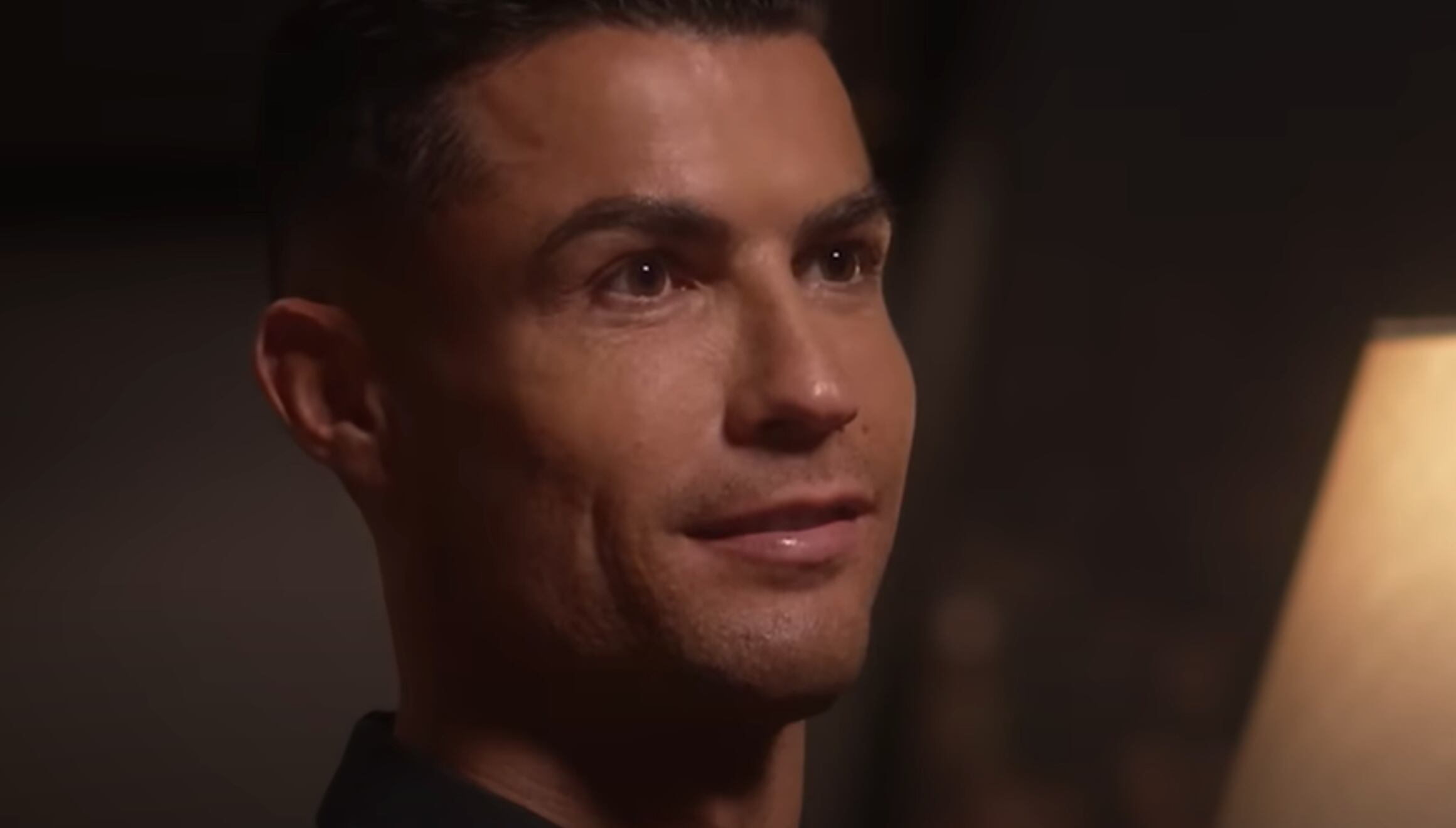 Cristiano Ronaldo aparece acompañado de su pareja Georgina Rodríguez en su nueva faceta de creador de contenidos (Foto: UR · Cristiano / YouTube)