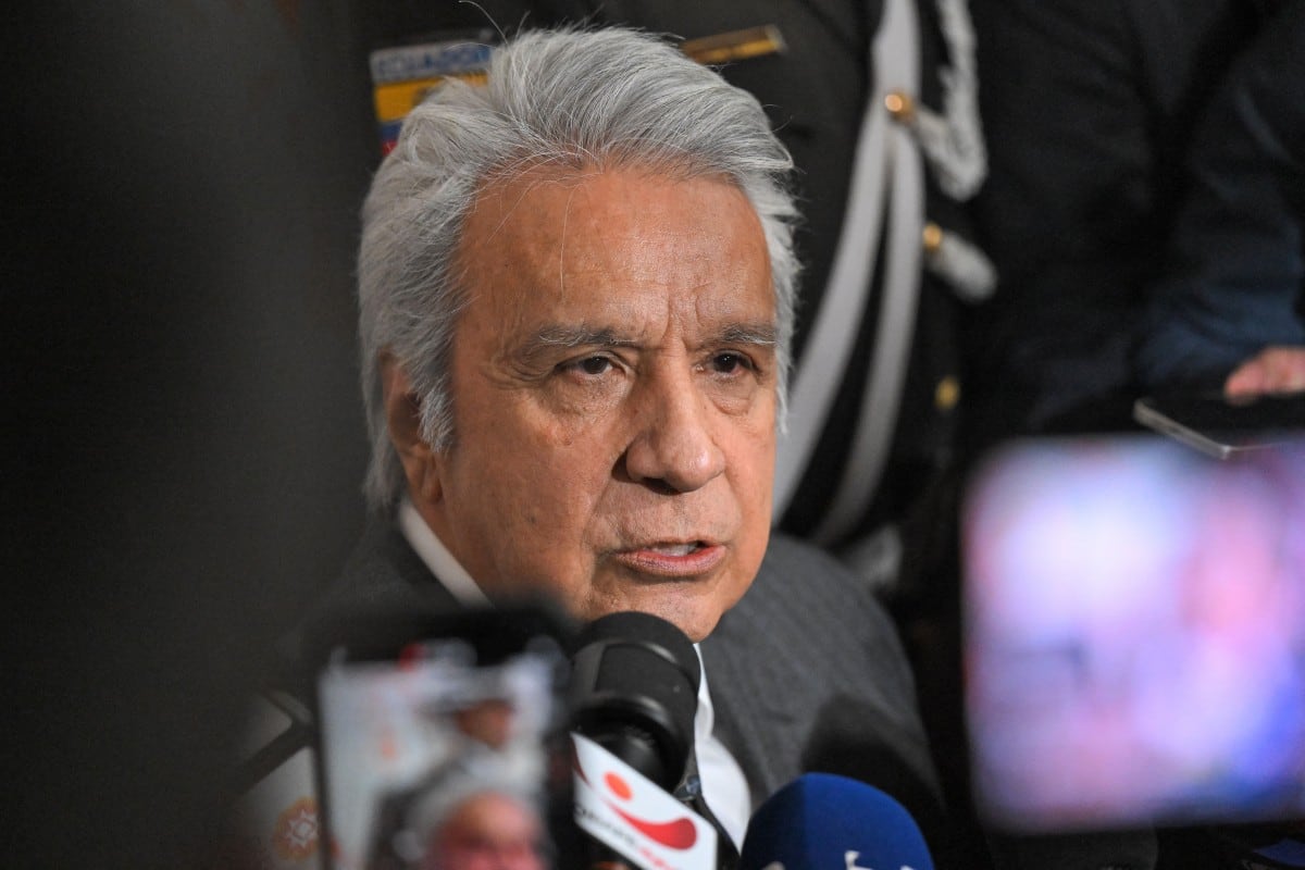 (FILES) Ecuador's former president (2017�2021) Lenin Moreno speaks with the media as he leaves the National Court of Justice over a corruption case in Quito, on May 11, 2026. An Ecuadoran court on August 28, 2026 convicted former leftist president Lenin Moreno of accepting millions of dollars in bribes linked to the construction of a hydroelectric plant. The Attorney General's Office said Moreno, who served as president from 2017 to 2021, was among four people convicted in the case involving a plant built by Chinese company Sinohydro during his tenure as vice president. (Photo by Rodrigo BUENDIA / AFP)