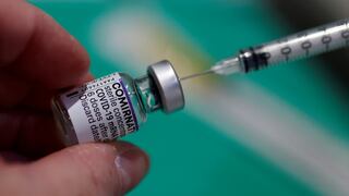 Pfizer prevé que vacuna funcionará para variante ómicron