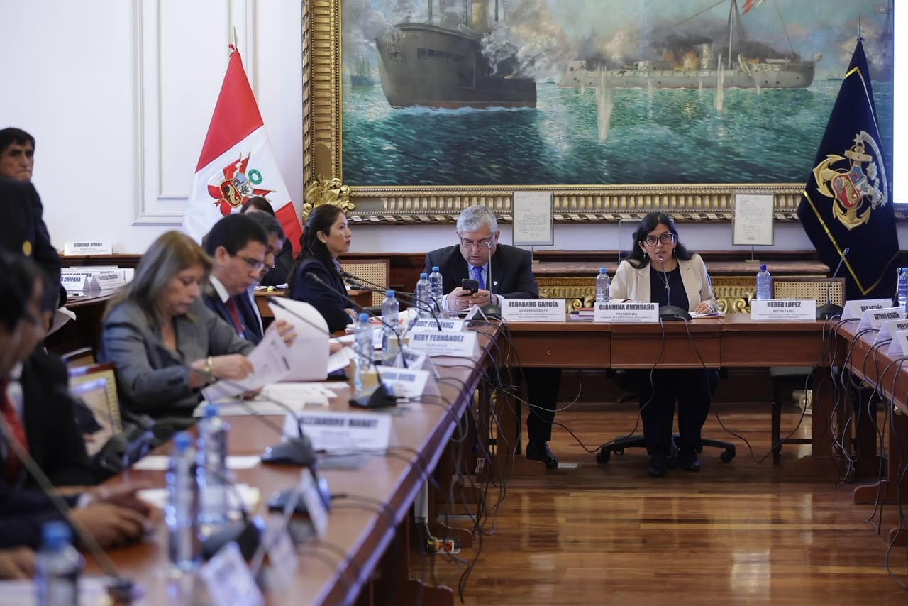 La Comisión de Constitución, Reglamento y Relaciones Exteriores de la Cámara de Diputados sesiona en la sala Miguel Grau para sustentar y debatir el dictamen sobre la delegación de facultades legislativas solicitadas por el Poder Ejecutivo. Foto: Hugo Pérez /@photo.gec.