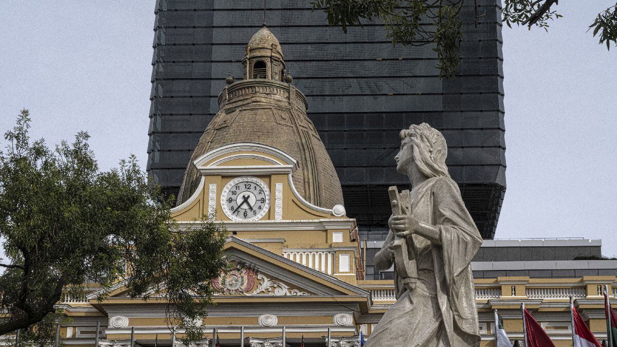 En Bolivia, la misión del flamante ministro de Economía tiene once dígitos