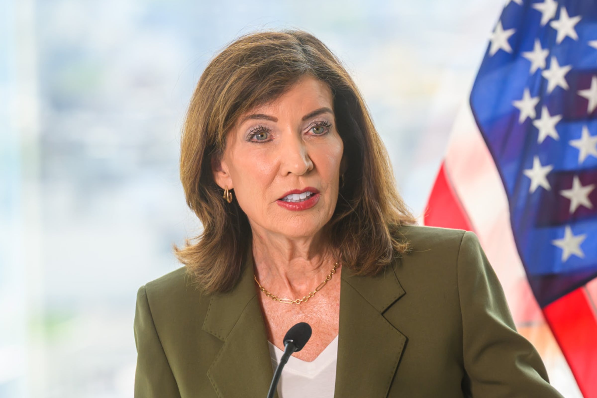 La gobernadora de Nueva York, Kathy Hochul, hizo oficial esta histórica medida que marcará un precedente en Estados Unidos. Eso sí, la orden ejecutiva es temporal (Foto: Oficina de la Gobernadora de Nueva York)