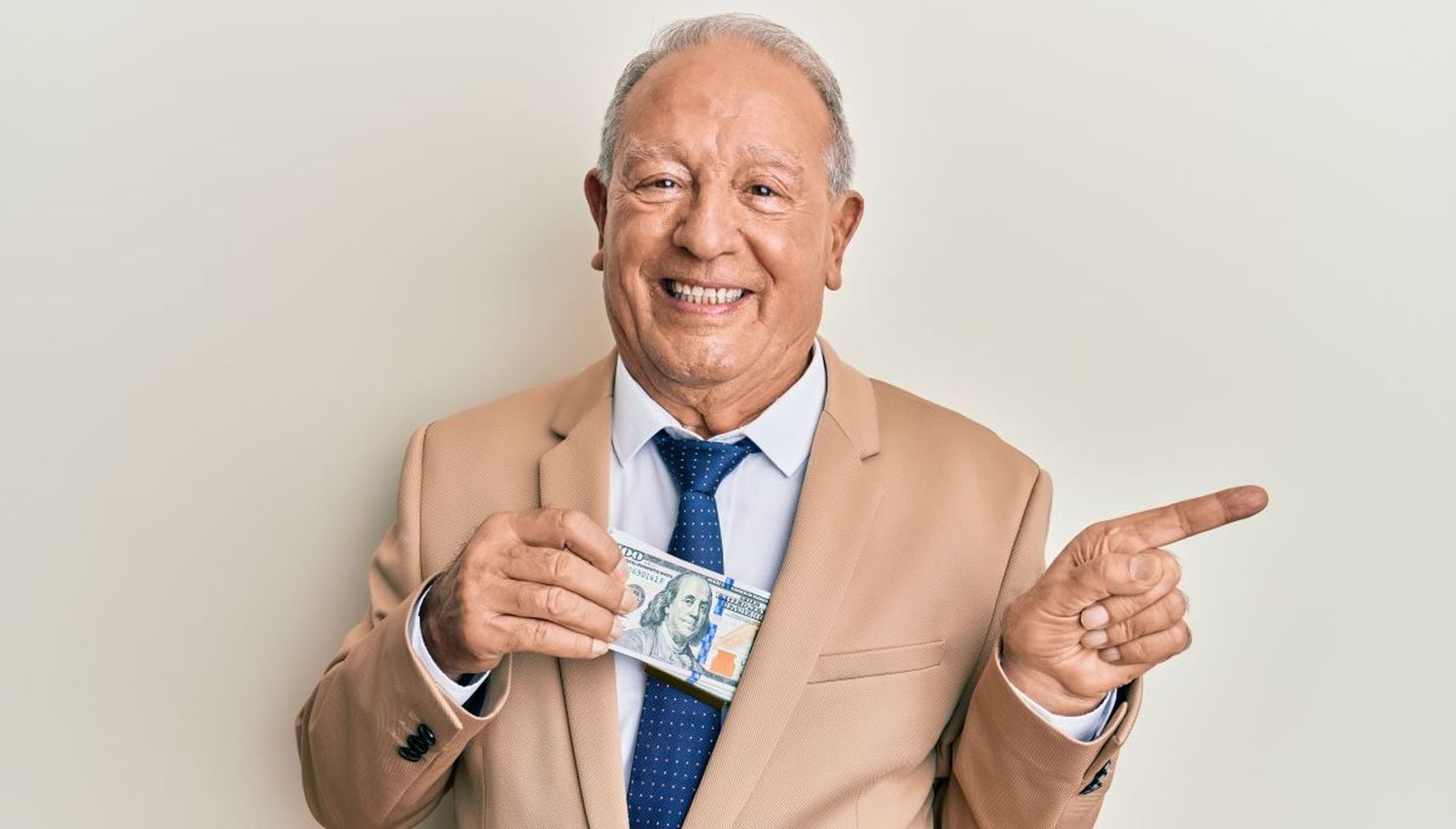 Todos los jubilados cobran mensualmente su seguro social, por lo que este 28 de enero le toca a un nuevo grupo de beneficiarios (Foto: Freepik)