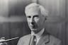 Bertrand Russell, filósofo: “El problema del mundo es que los necios están seguros de sí mismos y los inteligentes llenos de dudas”
