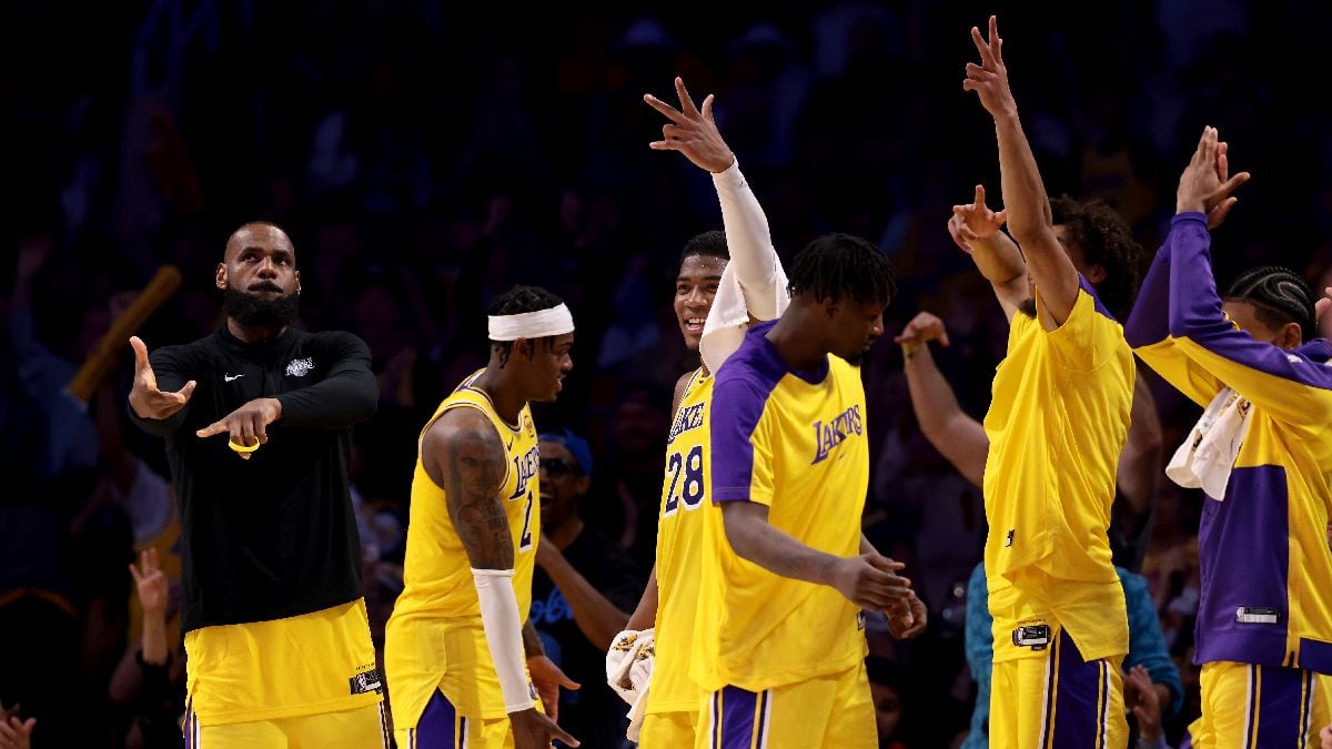 Compran Los Angeles Lakers por cifra récord, ¿quiénes son los nuevos dueños?