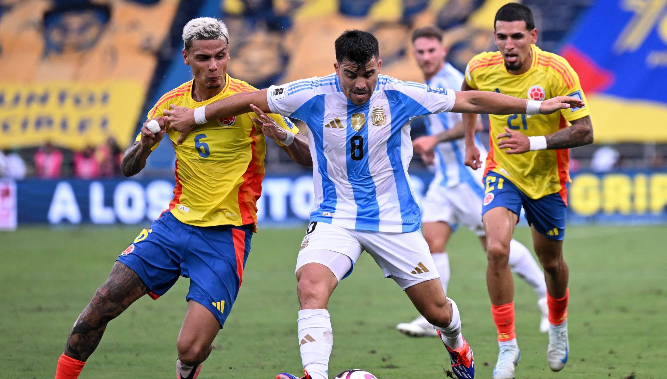 La Selección Argentina no pudo vencer a Colombia en la fecha 8 de las Eliminatorias al Mundial 2026. (Foto: Raul ARBOLEDA / AFP)