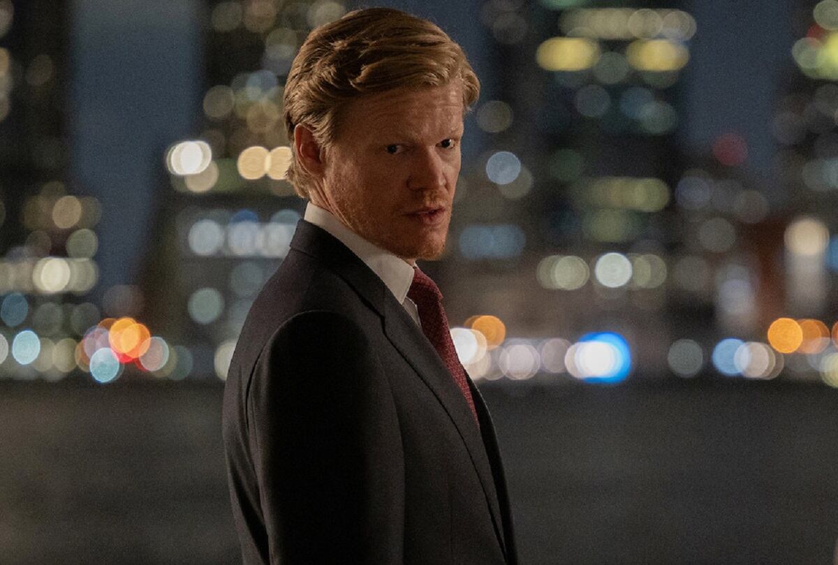 Roger Carlson (Jesse Plemons) en una de las escenas del drama político y de suspenso "Día cero" con la ciudad de Nueva York de fondo (Foto: Netflix)