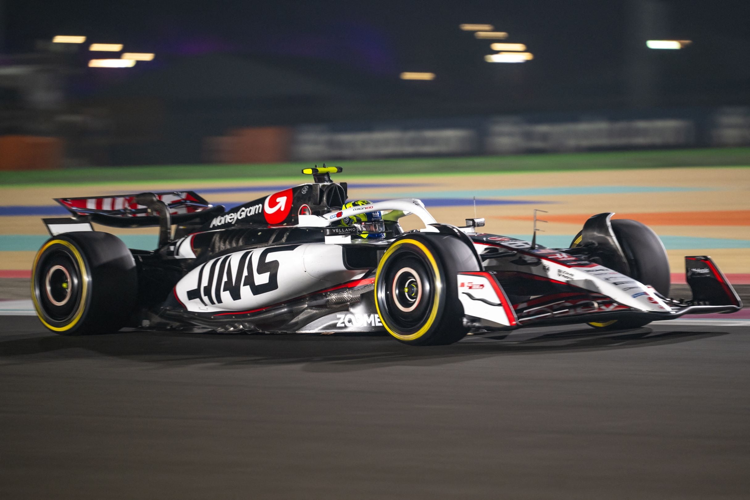 La carrera del GP de Qatar 2025 se realizará en el Circuito Internacional de Lusail. (Foto: Andrej ISAKOVIC / AFP)