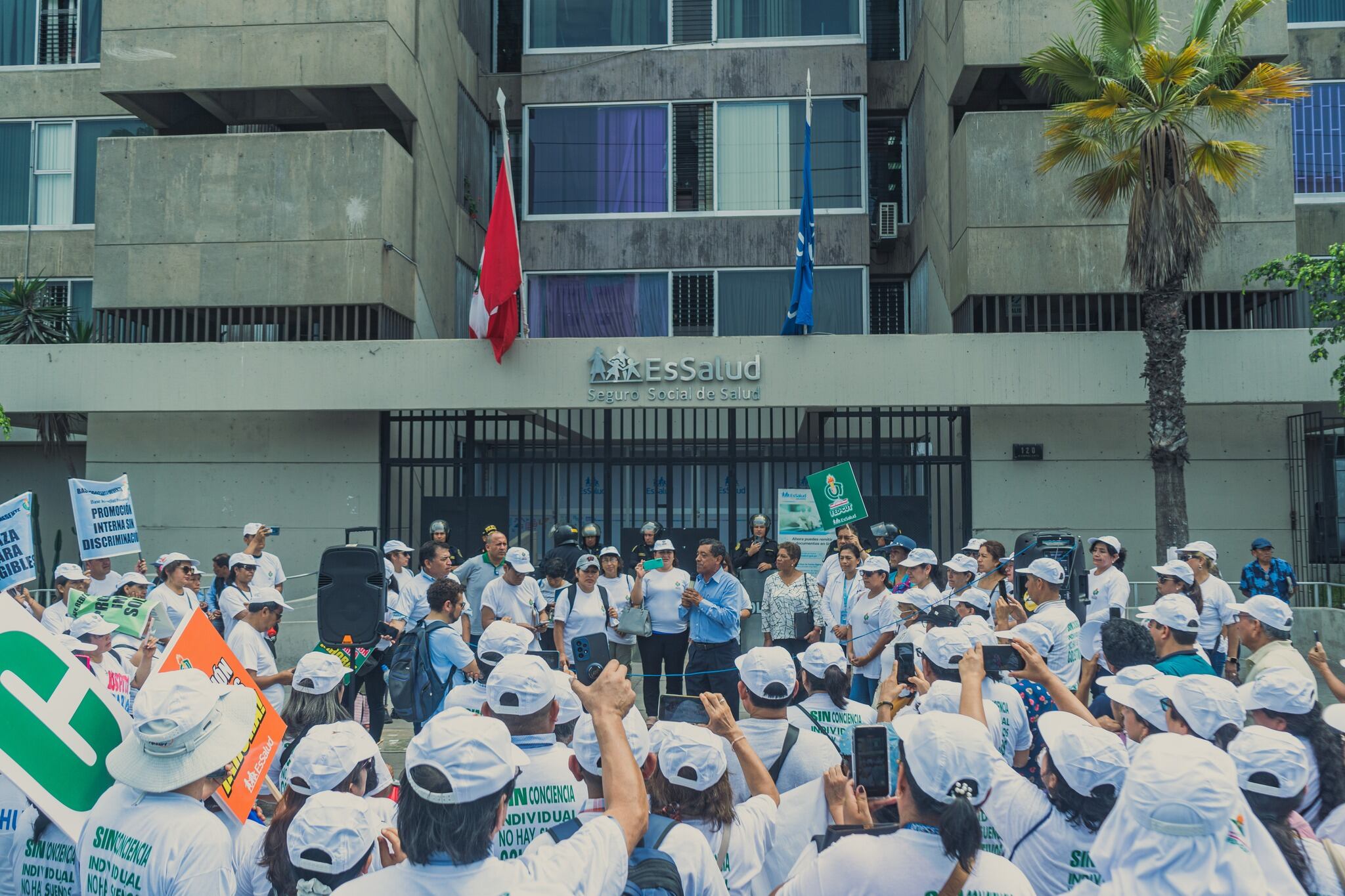 Garantizamos la continuidad de los servicios de salud, sostuvo la presidenta Ejecutiva de Essalud. Foto referencial.