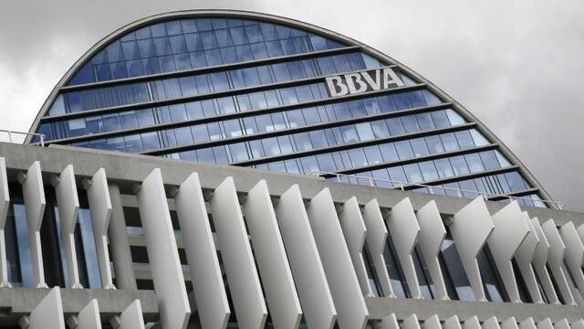 BBVA encabeza caídas en bolsa española por interés en comprar Sabadell, que sube