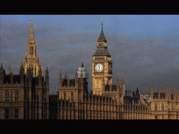 legisladores han criticado a los prestamistas por no subir a una velocidad similar las tasas de los ahorros por valor de unos 1.5 billones de libras (1.9 billones de dólares). (Foto: EFE)