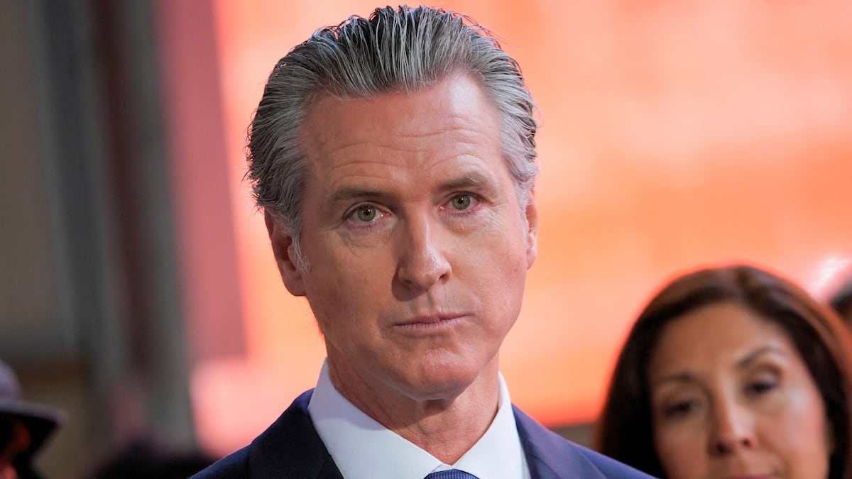 California modifica algunas reglas para estudiantes: qué cambia con las nuevas leyes que ya habían sido aprobadas por Newsom