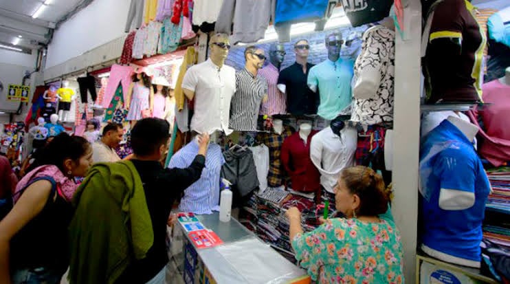 Según estadísticas del Idexcam, los shorts y camisas fueron las categorías con mayores caídas a dos dígitos, mientras las blusas fue la única prenda que registró repunte. (Foto: La Cámara)