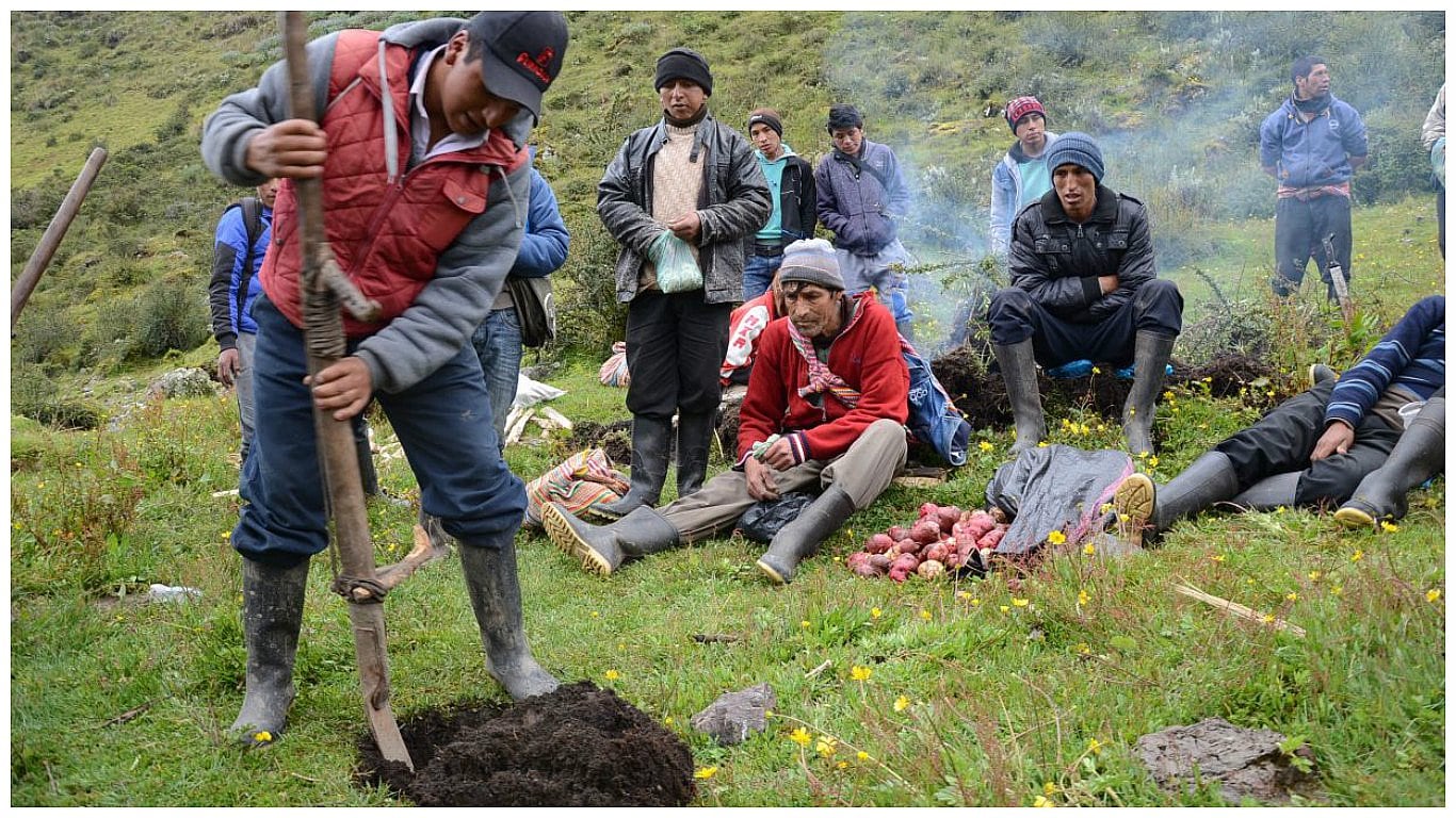 Buscan que comunidades campesinas sean accionistas de las empresas mineras (FOTOS)